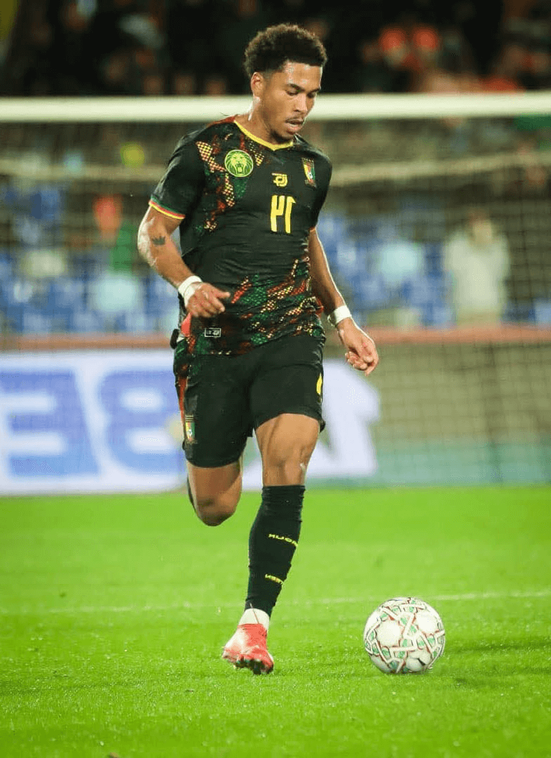 Danny Namaso avec l’AJ Auxerre, attaquant de Porto très courtisé