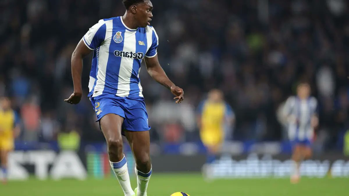 Samu Omorodion célébrant un but avec Porto, cible de Tottenham