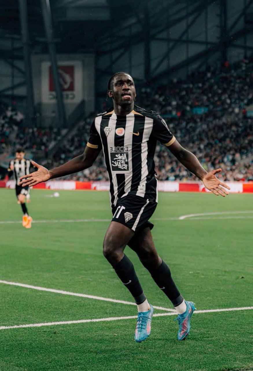Sidiki Chérif avec Angers SCO, jeune attaquant suivi par l’AC Milan