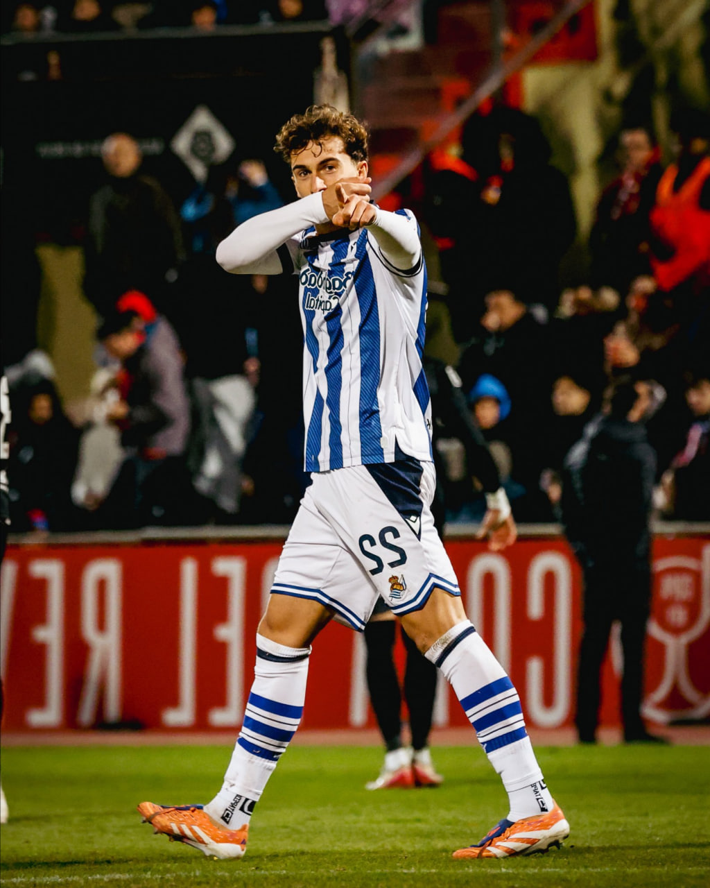 Umar Sadiq sous le maillot de Valence, attaquant nigérian décisif