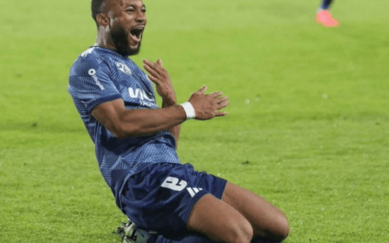 Umar Sadiq pousse pour un retour à Valence CF