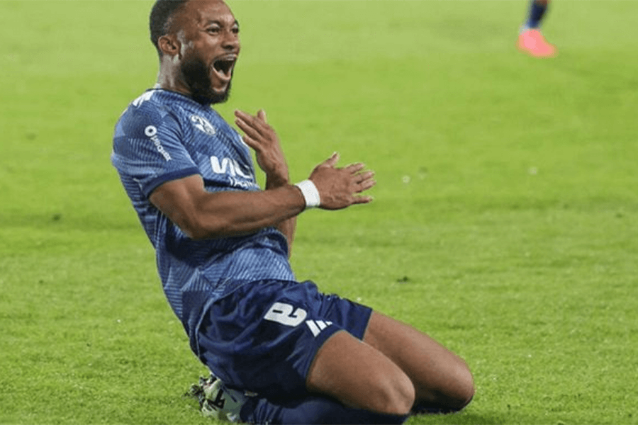 Umar Sadiq pousse pour un retour à Valence CF