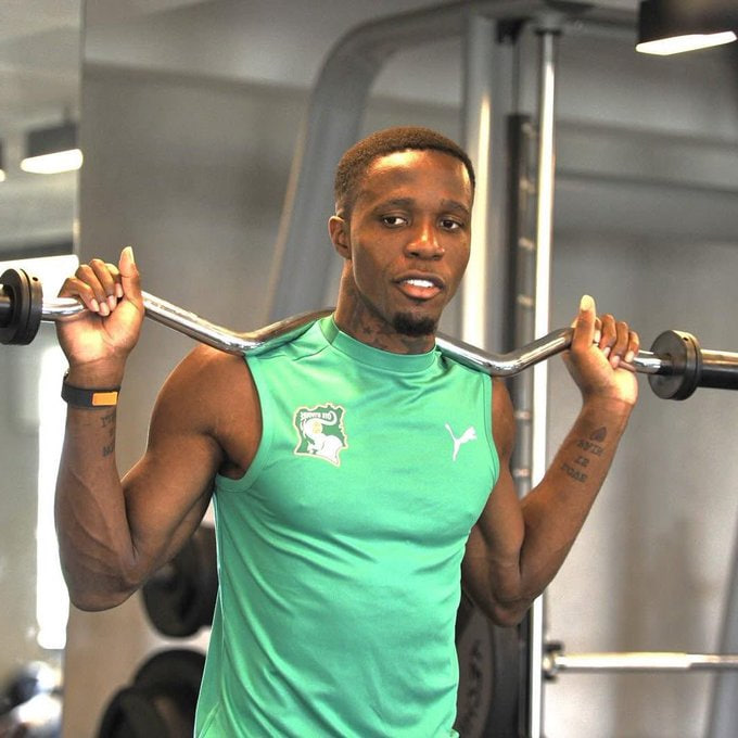 Zaha célébrant un but avec ses coéquipiers à Charlotte FC.