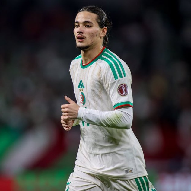 Anis Hadj Moussa sur le terrain avec Feyenoord