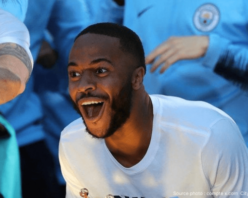 Jamie Carragher défend Sterling et espère une "fin digne" pour sa carrière