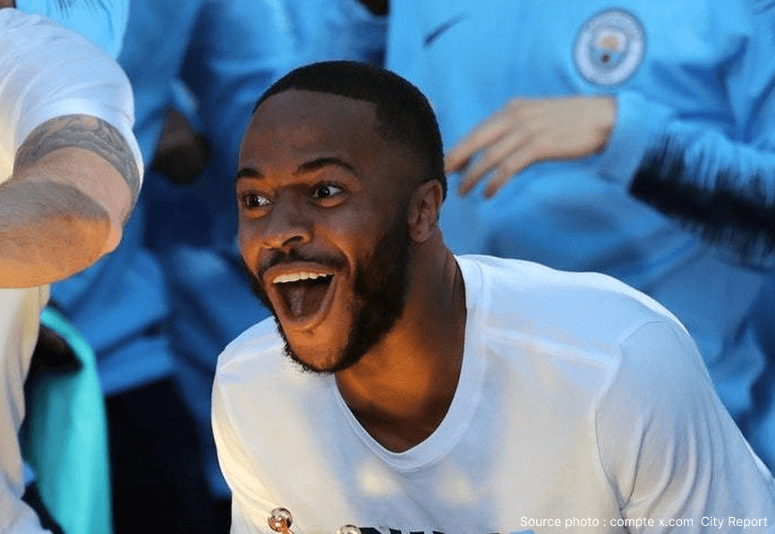 Jamie Carragher défend Sterling et espère une "fin digne" pour sa carrière