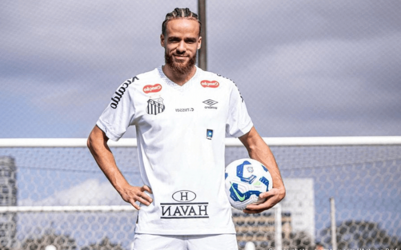 Billal Brahimi vers la Mouloudia d’Alger : un retour stratégique à l’étude