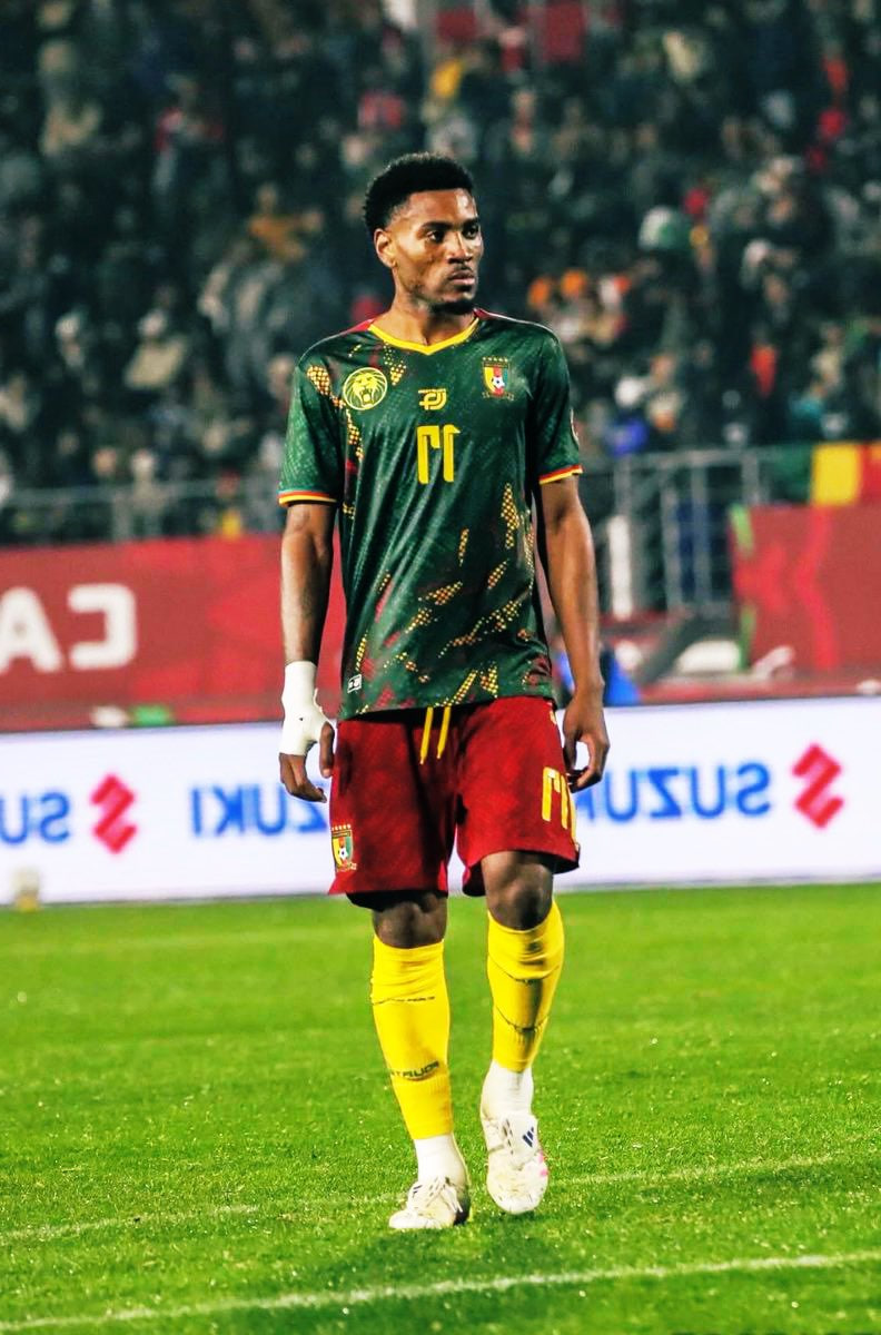 Samuel Kotto en action défensive avec le maillot de La Gantoise