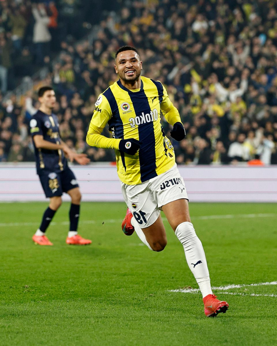 Youssef En-Nesyri célébrant un but avec Fenerbahçe