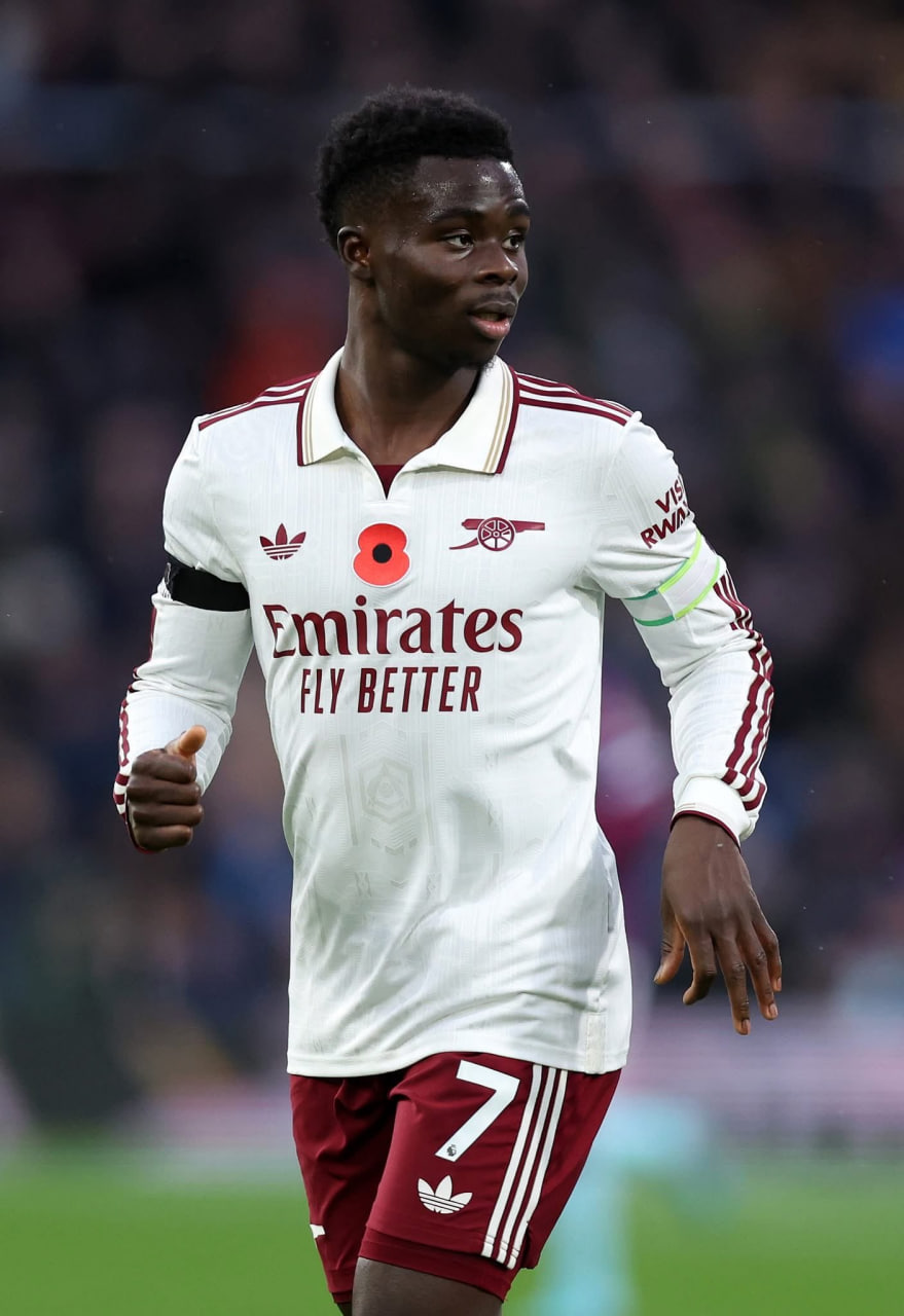 Bukayo Saka Arsenal numéro 10 nouveau contrat 2031 Emirates Stadium
