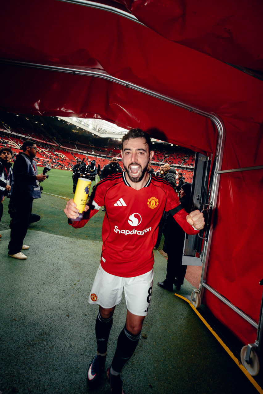 Le fan de Manchester United "The United Strand" à 90 minutes de pouvoir enfin se couper les cheveux