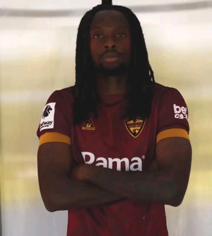  Olisa Ndah défenseur Stellenbosch FC Betway Premiership Nigéria