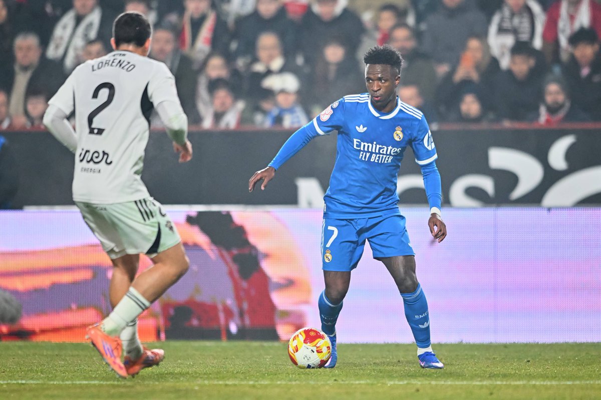 Vinicius Junior attaquant Brésil Real Madrid Ballon d'Or contrat 2027