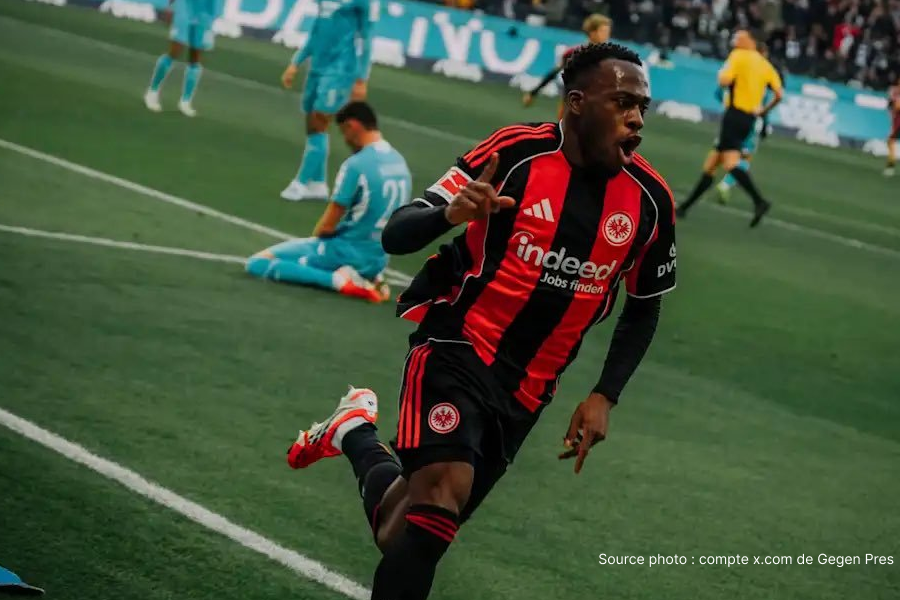 Arnaud Kalimuendo attaquant Eintracht Francfort Bundesliga Allemagne