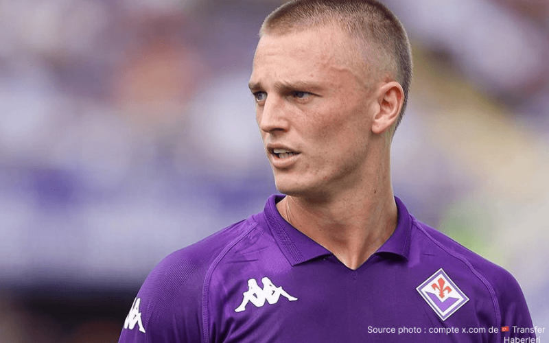 Albert Gudmundsson sur le départ ? La Fiorentina face à un dilemme avec son numéro 10