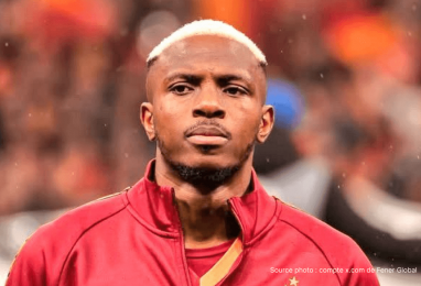 Logo FC Barcelone Camp Nou nuit fond bleu grenat mercato estival 2026