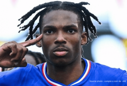 De 70 à 40 millions : l'Eintracht Francfort baisse le rideau et ouvre la porte à Arsenal pour Jean-Mattéo Bahoya