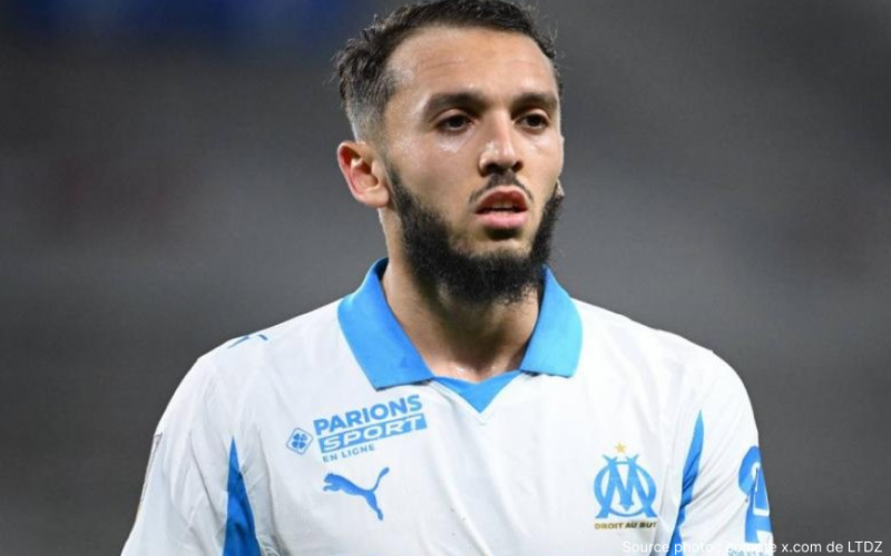 Amine Gouiri portant le maillot de l'équipe nationale algérienne lors d'un match international 2026