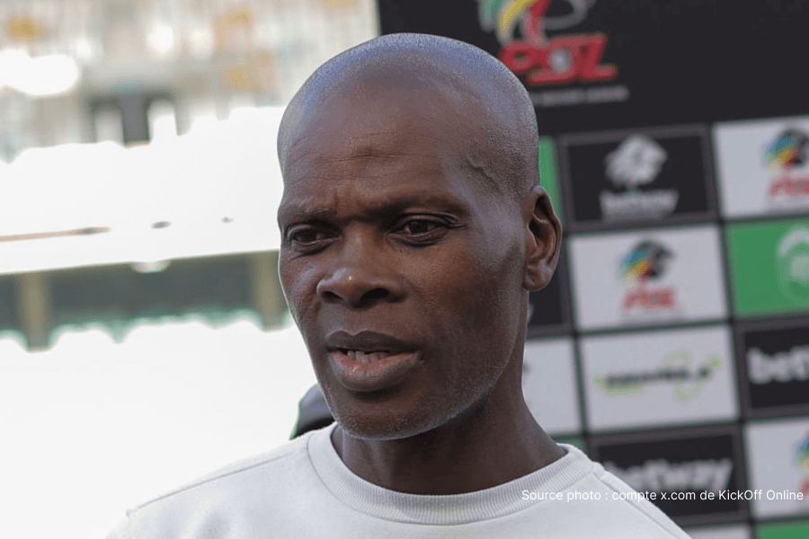Arthur Zwane entraîneur d'AmaZulu FC au Moses Mabhida Stadium après la défaite 1-0 contre Kaizer Chiefs, 17 mai 2026