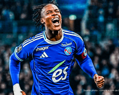 Emanuel Emegha attaquant Strasbourg futur Chelsea 2026 au Princess Meinau Stadium Alsace — blessé absent demi-finale Conference League contre Rayo Vallecano