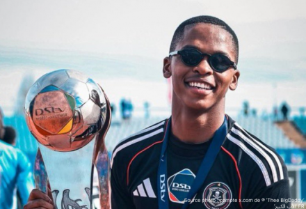 Mpho Padime Phopho jeune milieu de 18 ans d'Orlando Pirates célèbre le titre DStv Diski Challenge au Dobsonville Stadium 9 mai 2026