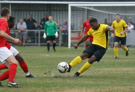 Harborough Town frappe fort avec l’arrivée de Britt Assombalonga