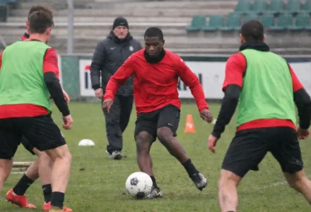 Hannover 96 fixe le retour d’Ime Okon après la Coupe du monde