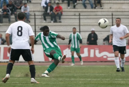 Beşiktaş pousse pour Mohamed Saliou Bangoura, le MC Alger fixe la barre très haut
