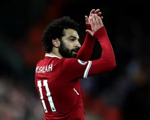 "Mo est un vrai héros" Salah a protégé le sans-abri des passants et lui a donné 100 livres