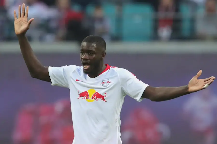 Upamecano est la priorité des transferts de Liverpool. Kabak, White et Bremer sont dans la short liste aussi