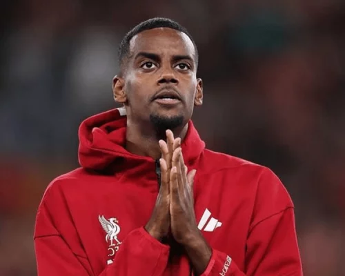 Liverpool touché : Isak souffre d'une fracture du péroné