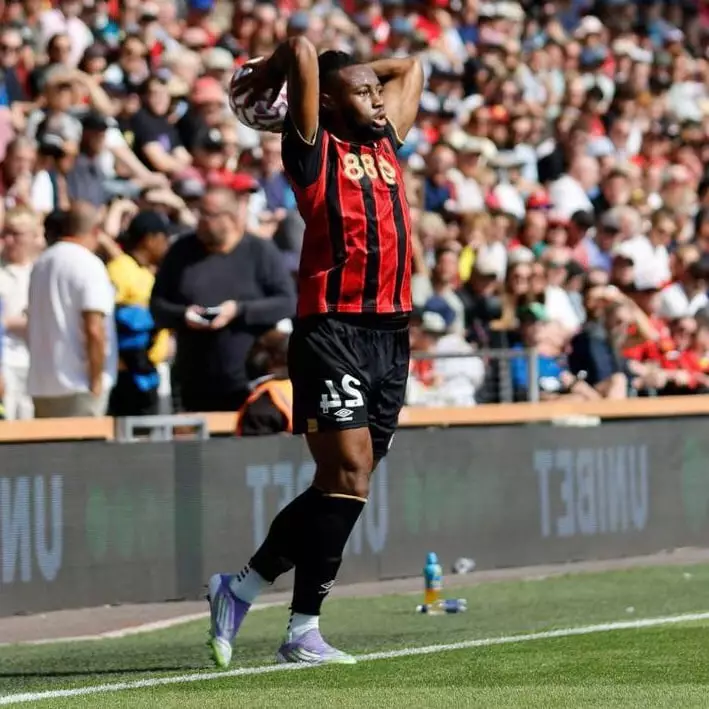 Antoine Semenyo montrant son talent lors d’un match de Premier League