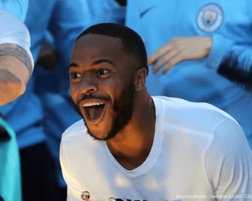 Jamie Carragher défend Sterling et espère une "fin digne" pour sa carrière