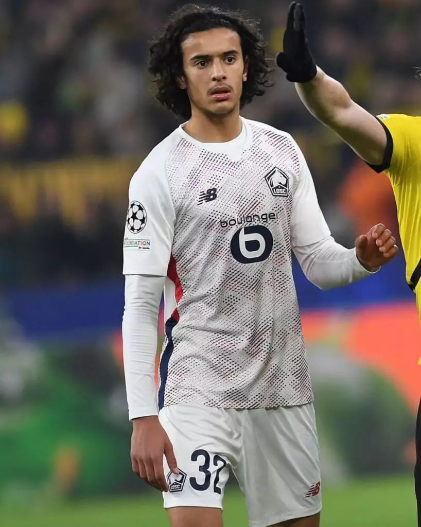 Ayyoub Bouaddi milieu de terrain LOSC Lille en action Ligue 1

