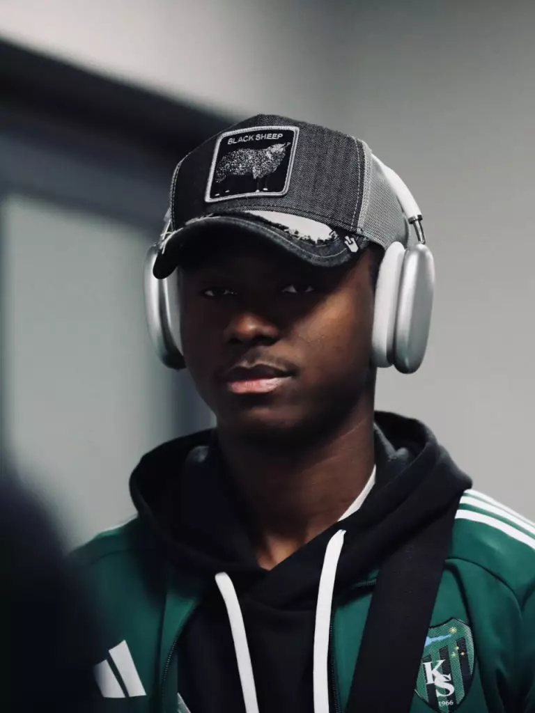 Badara Ali Keita milieu offensif US Gorée en action championnat sénégalais

