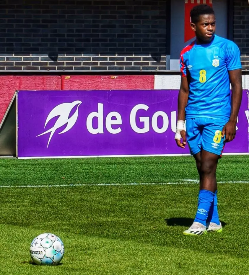 Ngal'ayel Mukau milieu de terrain congolais en action LOSC Lille

