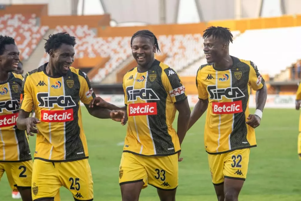 Souleymane Fofana (19 ans, ASEC Mimosas) : 13 buts cette saison. L'IFK Göteborg le supervise, des clubs français et belges aussi. Décryptage. (141 символов)

