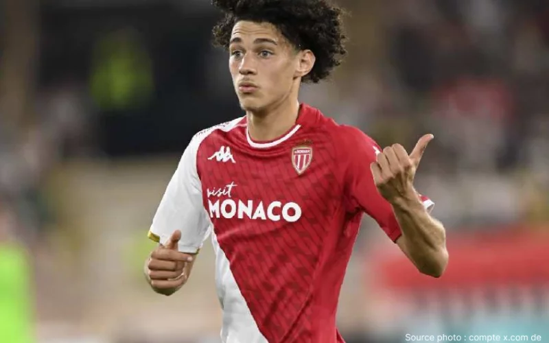 Akliouche entre Chelsea et Arsenal : Monaco joue la montre