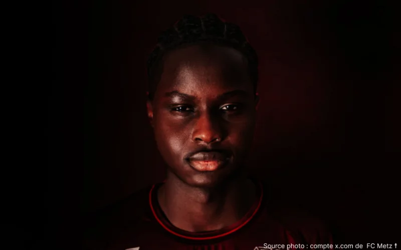 Abdoulaye Nassoko signe son premier contrat professionnel au FC Metz : un défenseur franco-guinéen à suivre de près