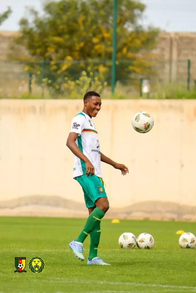 André Jordan Emini Zibi attaquant Oyili FC célébrant un but Tournoi Douala 2026