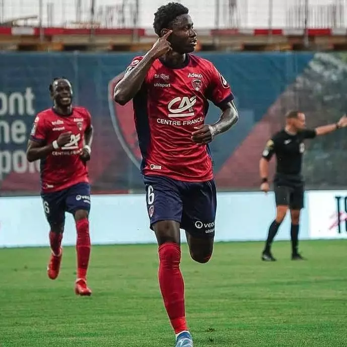 Cheick Oumar Keita en action sous le maillot du Hatta Club lors d'un match de UAE First Division