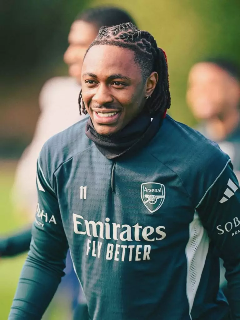 Mikel Arteta entraîneur d'Arsenal sur le terrain d'entraînement