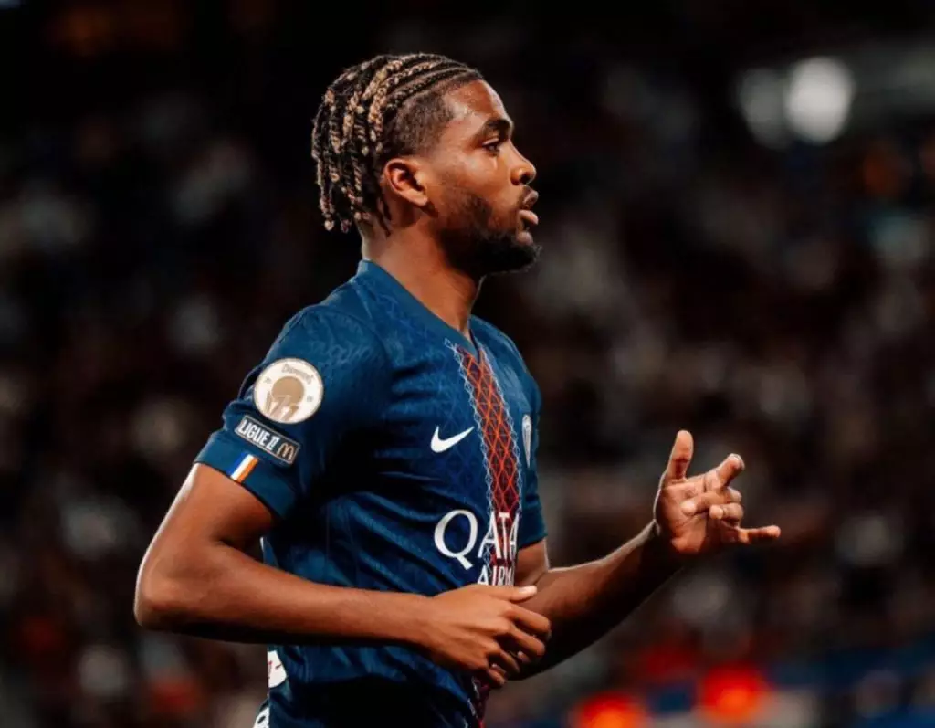 Ibrahim Mbaye célébrant un but avec le Paris Saint-Germain lors d'une rencontre officielle 2026