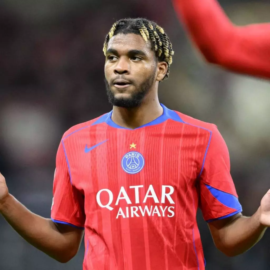 Ibrahim Mbaye en action sous le maillot du PSG lors d'un match de Ligue 1 au Parc des Princes