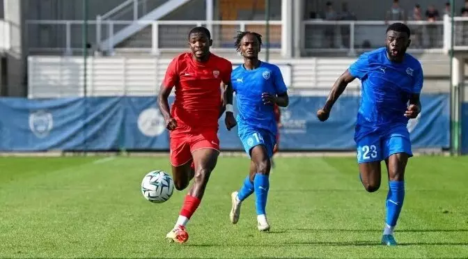 Le FC Lorient cible Ismail Diallo (Dijon FCO), libre en juin, pour remplacer Yongwa. Schalke, Cologne aussi sur le dossier. Analyse sur African-Football.com.