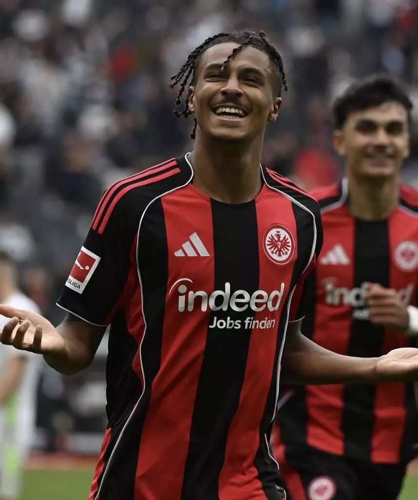 Jean-Mattéo Bahoya ailier gauche Eintracht Francfort en action Bundesliga

