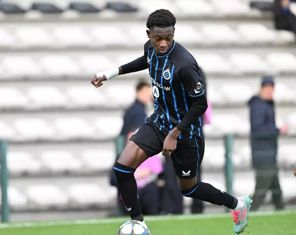 Jesse Bisiwu en action sous le maillot de Club NXT lors d'un match de Challenger Pro League belge