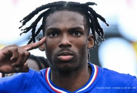 De 70 à 40 millions : l'Eintracht Francfort baisse le rideau et ouvre la porte à Arsenal pour Jean-Mattéo Bahoya