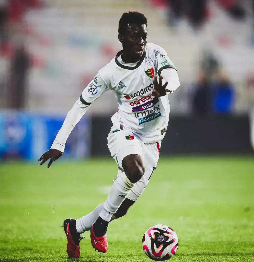 Le MC Alger réclame 2,5 M€ pour Zougrana malgré des rumeurs démenties. Profil, intérêts et enjeux sur African-Football.com.