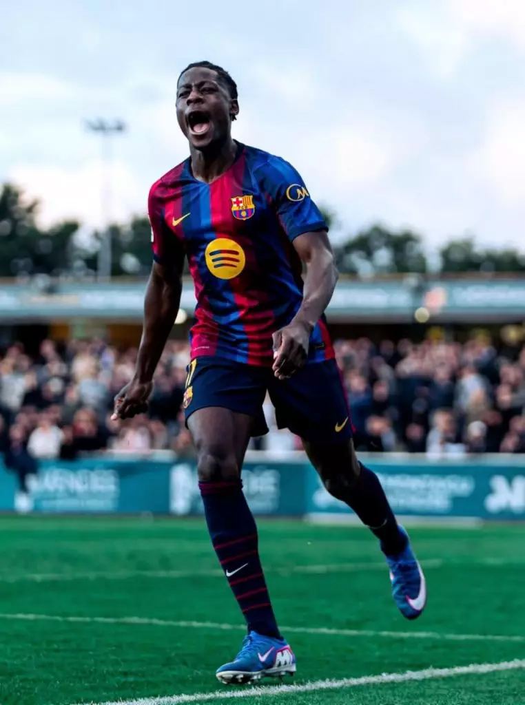 Oswin Appollis Orlando Pirates ailier gauche dribblant PSL Afrique du Sud 2026